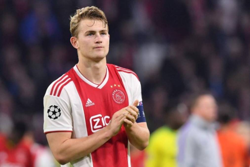 Ajax's Dutch defender Matthijs de Ligt reacts after Ajax Amsterdam lost the UEFA Champions League semi-final second leg football match against Tottenham Hotspur at the Johan Cruyff Arena, in Amsterdam, on May 8, 2019. - Tottenham fought back from three goals down on aggregate to stun Ajax 3-2 and set up a Champions League final against Liverpool. (Photo by EMMANUEL DUNAND / AFP)