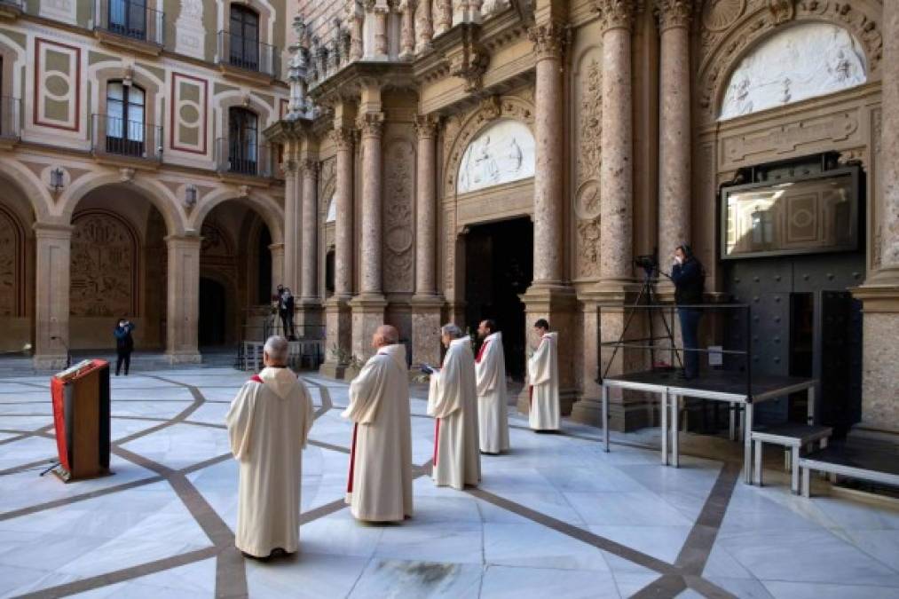En España también se celebró la misa del Domingo de Ramos a puerta cerrada por la pandemia de coronavirus.