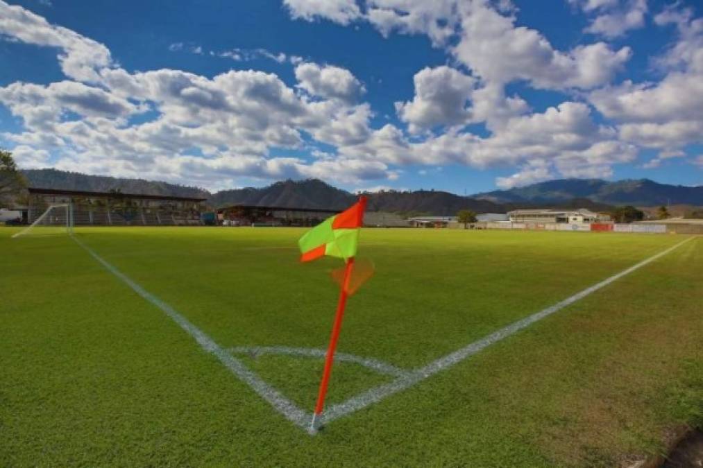 Imagen panorámica del estadio Marcelo Tinoco de Danlí, antes del partido Real de Minas-Platense.