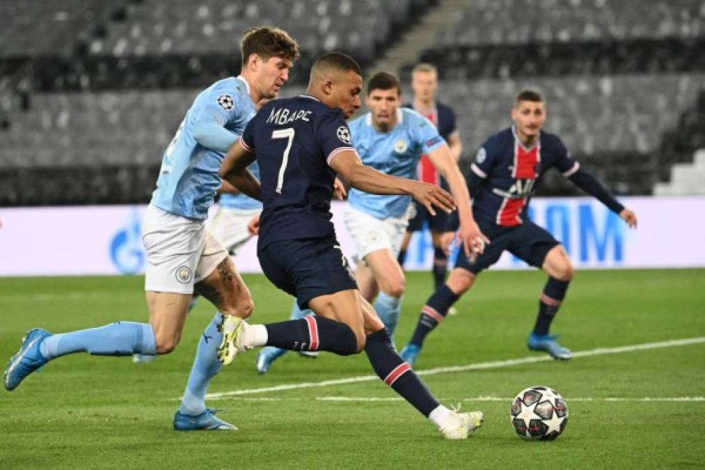 Kylian Mbappé intentó en varias ocasiones pero le costó y de hecho no sumó ni un disparo a puerta.