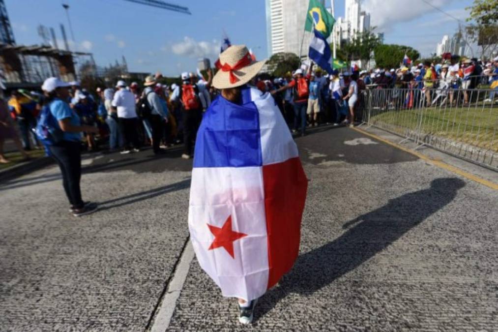 El presidente de Panamá, Juan Carlos Varela, dijo el lunes que la visita a Panamá del sumo pontífice 'trae mucha fe y esperanza a la región' centroamericana, especialmente al Triángulo Norte (Honduras, El Salvador y Guatemala), convulsionado por el fenómeno de la migración masiva que alientan la extrema violencia, falta de oportunidades y la pobreza.