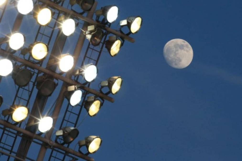 La ‘Superluna de nieve’ que asombró a miles de espectadores se repetirá el 22 de marzo.<br/><br/>