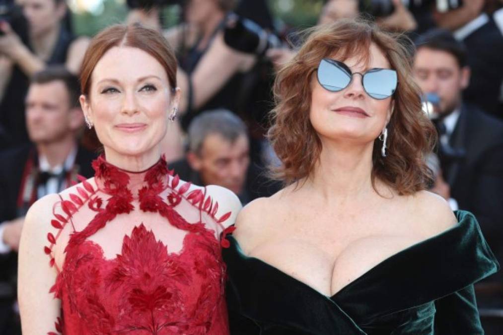 La estrellas comienzan a desfilar por la alfombra roja del Festival de Cannes 2017 en su edición número 70.<br/>Julianne Moore (Izq) y Susan Sarandon