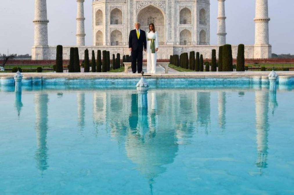 Trump y Melania disfrutaron del atardecer en el emblemático mausoleo Taj Mahal, “un lugar increíble”, según dijo el magnate.