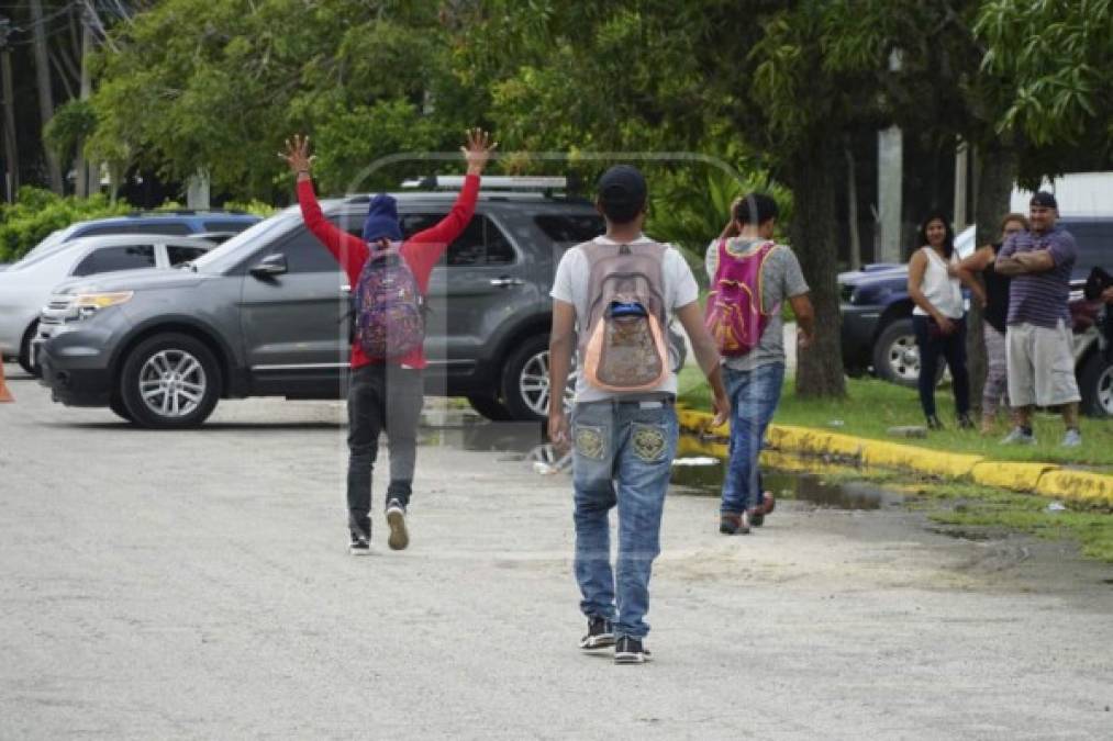 Los primeros 110 hondureños arribaron esta mañana al aeropuerto internacional Ramón Villeda Morales de San Pedro Sula, norte de Honduras, adonde llegó horas después otro grupo de 140 personas, indicó la Presidencia hondureña.