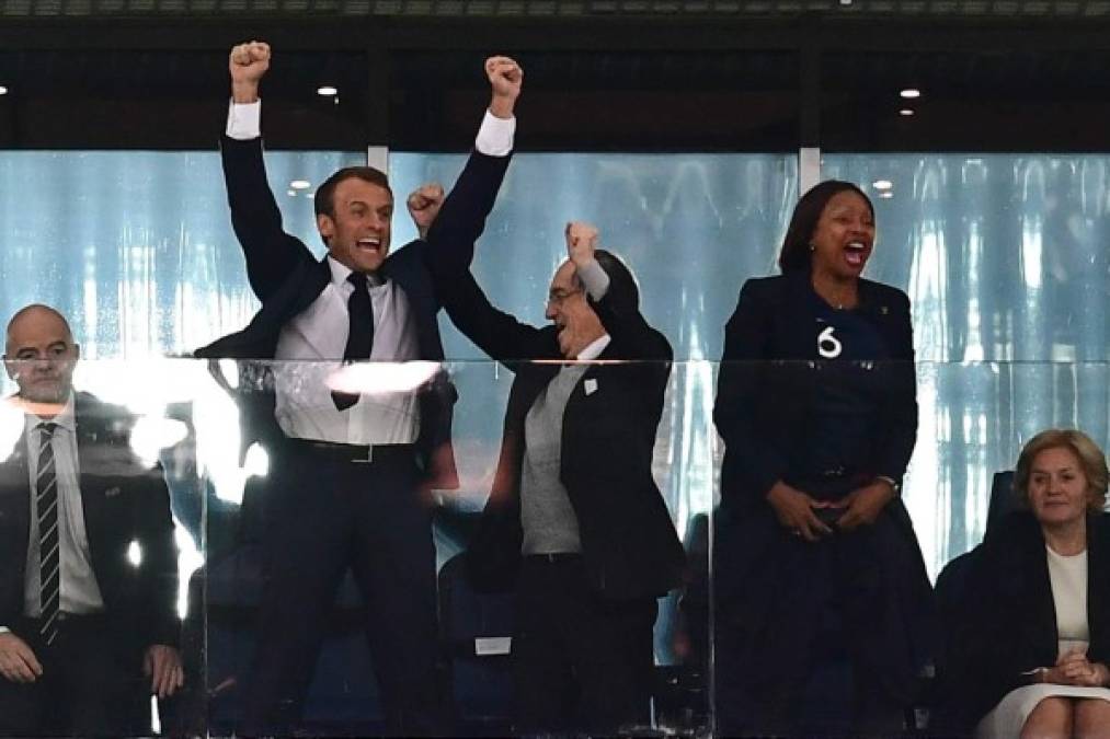 El mandatario de Francia festejó por todo lo alto el título de campeón del mundo de su equipo.<br/>