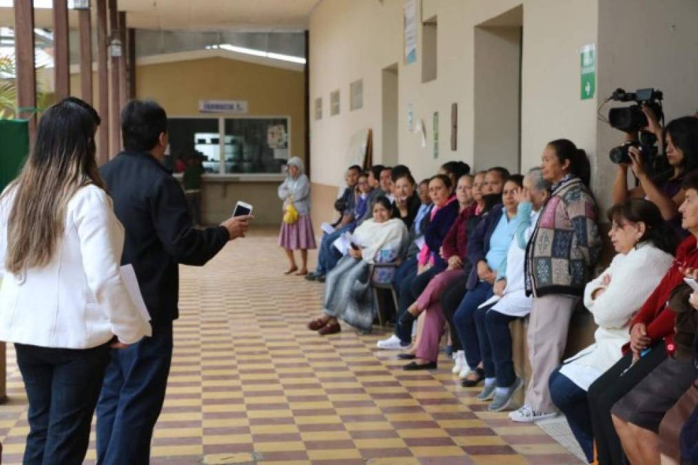 Lo mismo ocurrió en el hospital de Occidente. Los empleados se fueron a asambleas informativas.