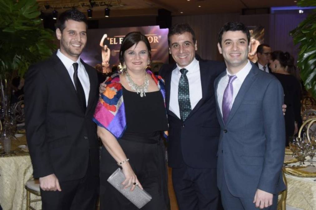 Andrés, Carmen, Alejandro y Rodrigo Larach.