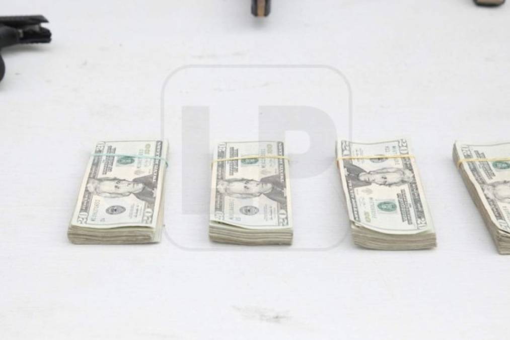 Los dolares fueron encontrados al interior de un tanque rotoplas lleno de agua, donde se encontró un paquete de dinero moneda extranjera, en denominaciones de billetes de 20 dólares, según informe de la Policía.