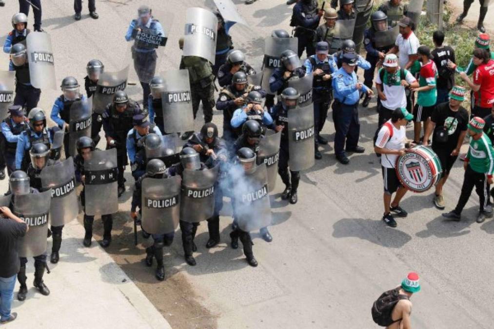 La Policía Nacional controló la situación en las afueras del estadio Yankel Rosenthal.