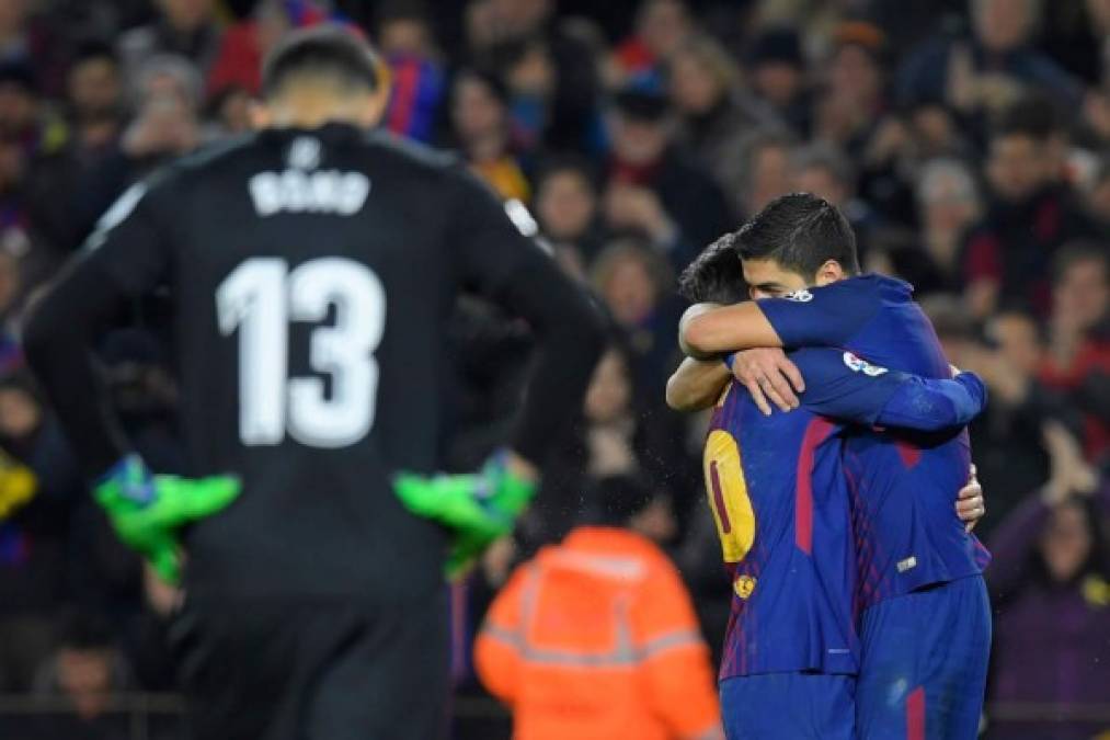 Messi y Luis Suárez celebrando frente al Girona.