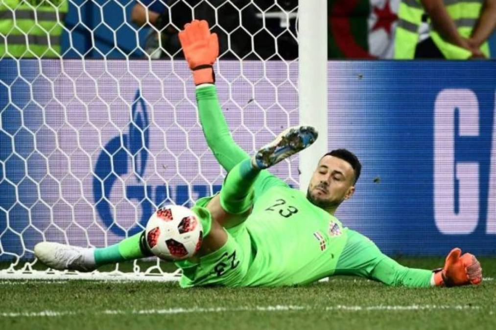 Daniel Subasic ha anunciado que se retira de la selección croata. 'Después de diez años, es tiempo de decir adiós a la camiseta que más he querido', escribió el portero, de 33 años.