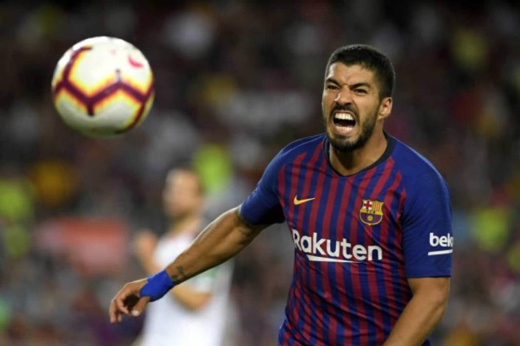 Luis Suárez falló varias ocasiones de gol y mostró su frustración.