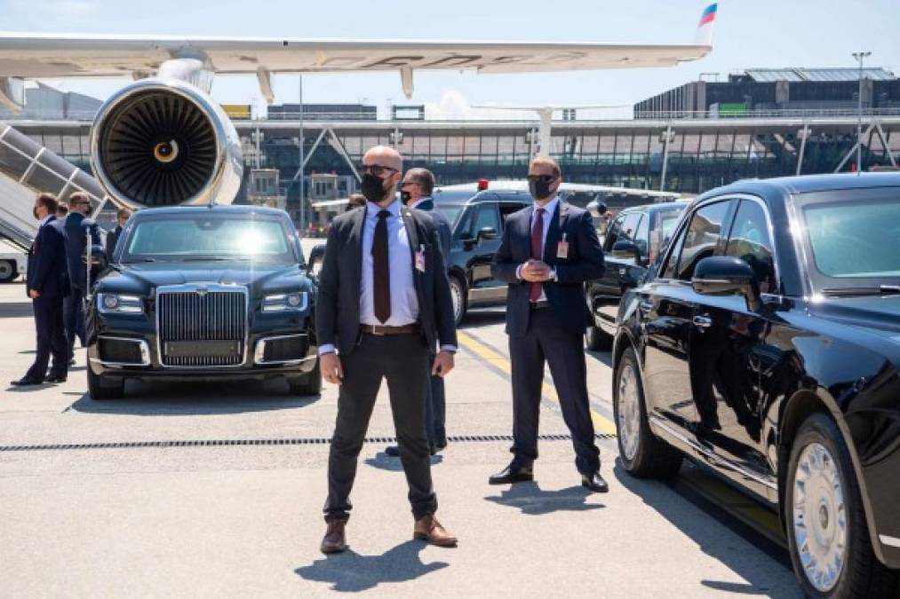 La seguridad rusa trasladó desde inicios de semana la nueva limusina presidencial para trasladar a Putin del aeropuerto de Ginebra hasta la Villa La Grange, la mansión donde se desarrolló el encuentro en el que ambos mandatarios buscaron reducir las tensiones entre ambos países.