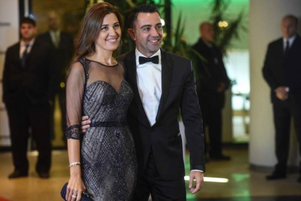 Xavi y su chica lucieron feliz. FOTO AFP.