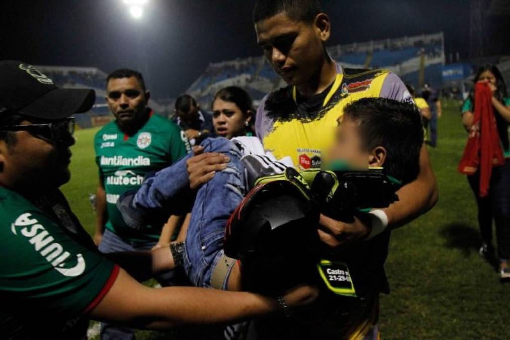 Las autoridades deportivas tuvieron que suspender el encuentro que deberá concluir en fecha no programada aún.