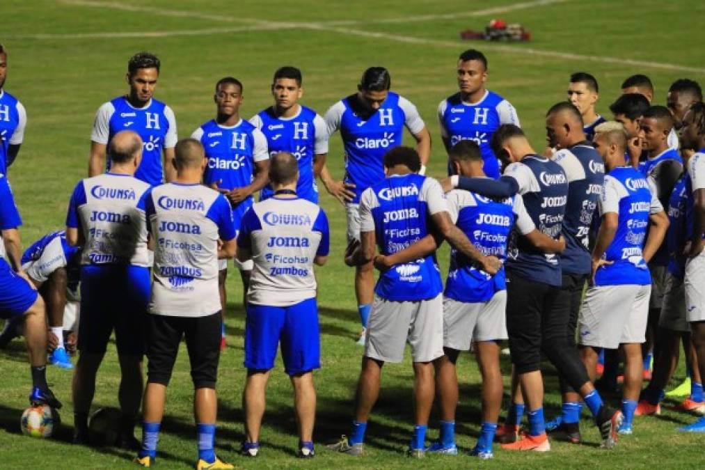 Fabián Coito ya pudo entrenar con los 25 futbolistas que llamó para los amistosos ante Puerto Rico y Chile.