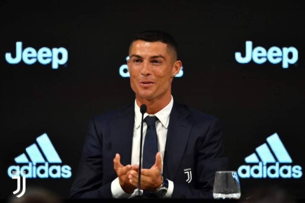 Cristiano Ronaldo se mostró muy feliz en su presentación con la Juventus, tras jugar nueve temporadas en el Real Madrid.