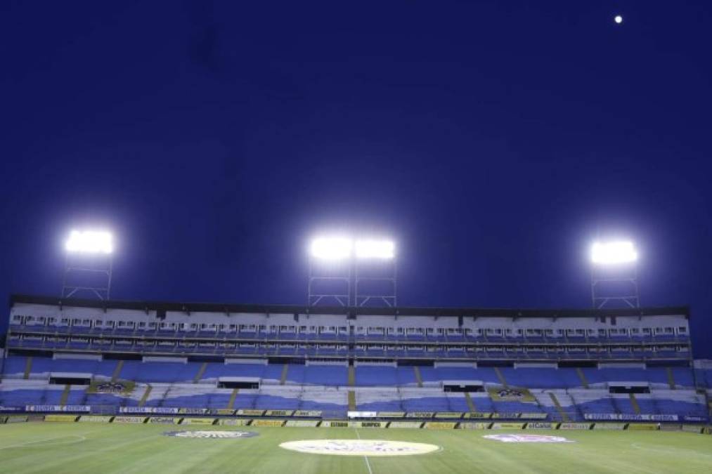 Así lució el estadio Olímpico para el partido entre Real España y Olimpia, que se disputó a puertas cerradas por la pandemia del coronavirus.