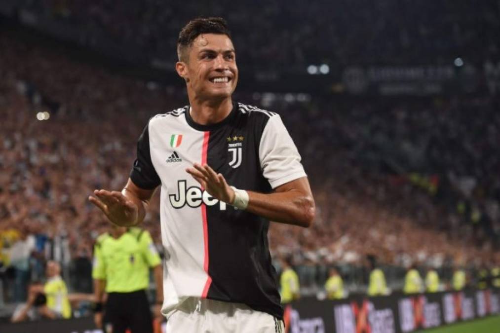 26. Cristiano Ronaldo (34 años) - Delantero portugués de la Juventus con un valor de mercado de 90 millones de euros. Su precio ha bajado en los últimos meses.