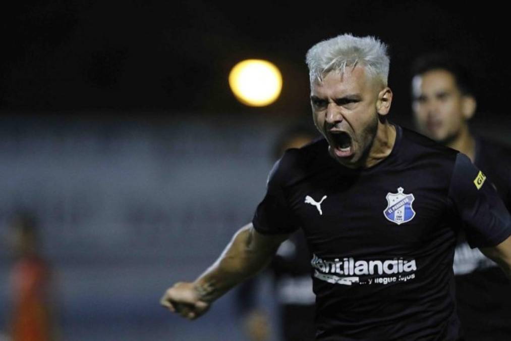 El argentino Matías Rotondi gritando con mucha euforia su gol que abrió el camino de la victoria del Honduras Progreso.