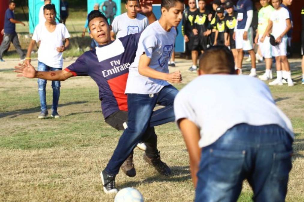 Jóvenes y adultos difrutaron de la jornada deportiva en la ciudad.