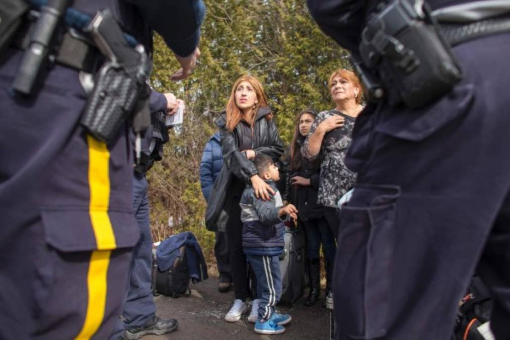 Los agentes fronterizos canadienses informaron que tras la asunción de Donald Trump a la presidencia de EUA ha habido un significativo incremento de indocumentados hispanos y de otras nacionalidades cruzando ilegalmente la frontera en Quebec, Manitoba y British Columbia.