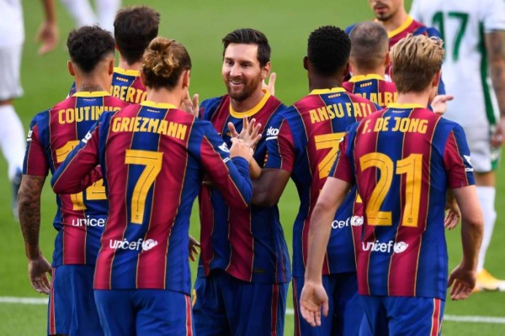 Messi, muy sonriente, celebró con Griezmann el gol del francés.
