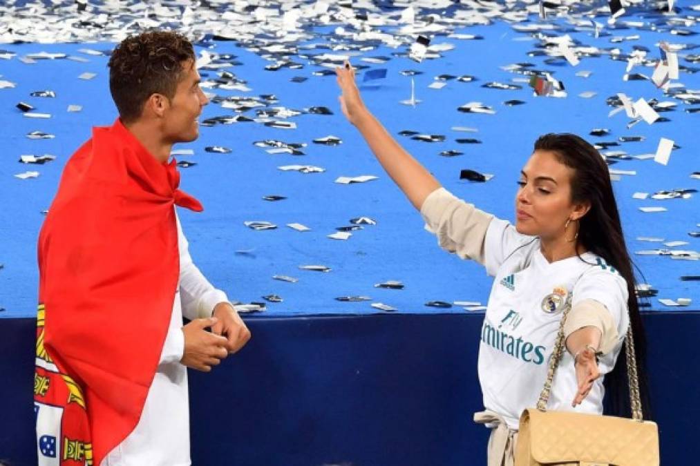 La bella novia de Cristiano Ronaldo no se perdió los festejos con el crack portugués. Foto AFP