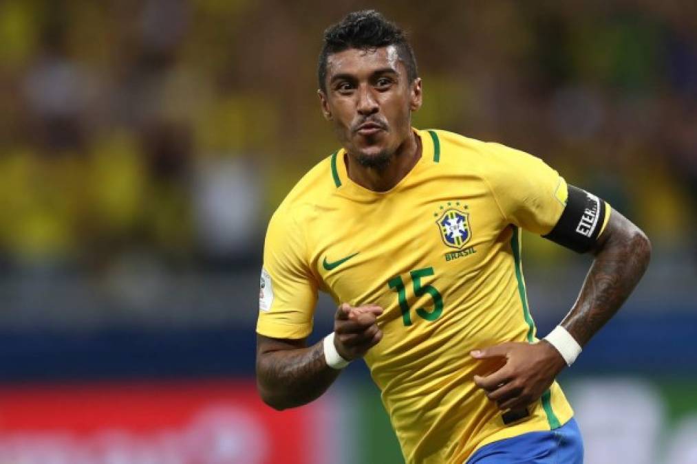 El mediocampista Paulinho del Barcelona de España.