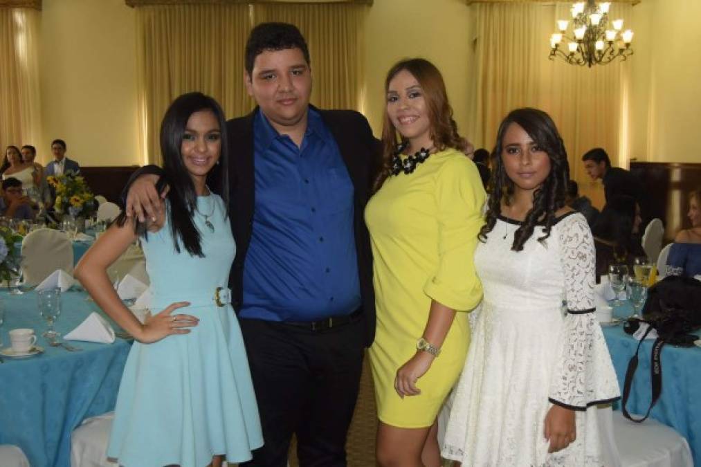 Kim Romero, Josué Caballero, Kimberly Romero e Idalia Castillo.