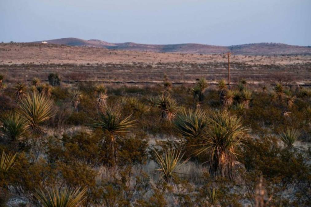 Los traficantes de migrantes, conocidos como coyotes, que cobran entre 5.000 y 10.000 dólares por persona para cruzarla a Estados Unidos, a menudo tienen poca consideración con sus clientes.