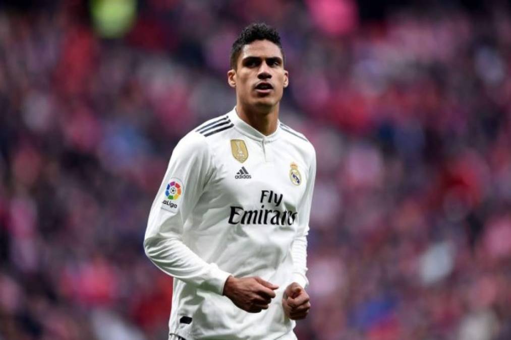 El francés Raphael Varane se quedaría siempre en el centro de la defensa del Real Madrid.