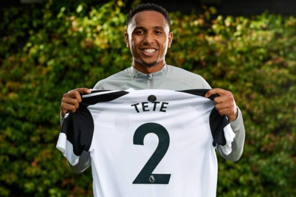 El Fulham confirma el fichaje del defensa holandés Kenny Tete, procedente del Lyon, por cuatro años con opción a una temporada más. 'Es una gran sensación. Me siento bendecido de estar aquí ', dijo al club el lateral derecho de 24 años.