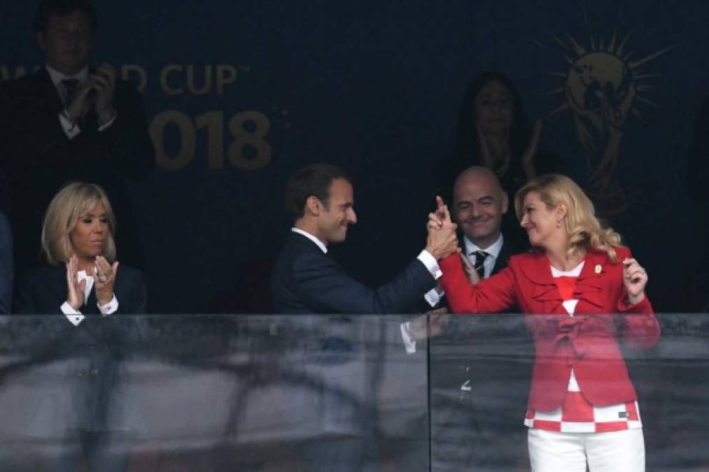 Emmanuel Macron, quien presenció desde la tribuna preferencial el encuentro. El mandatario compartió sus ubicaciones junto a su par croata, Kolinda Grabar Kitarovic, y el presidente de la FIFA Gianni Infantino.<br/>