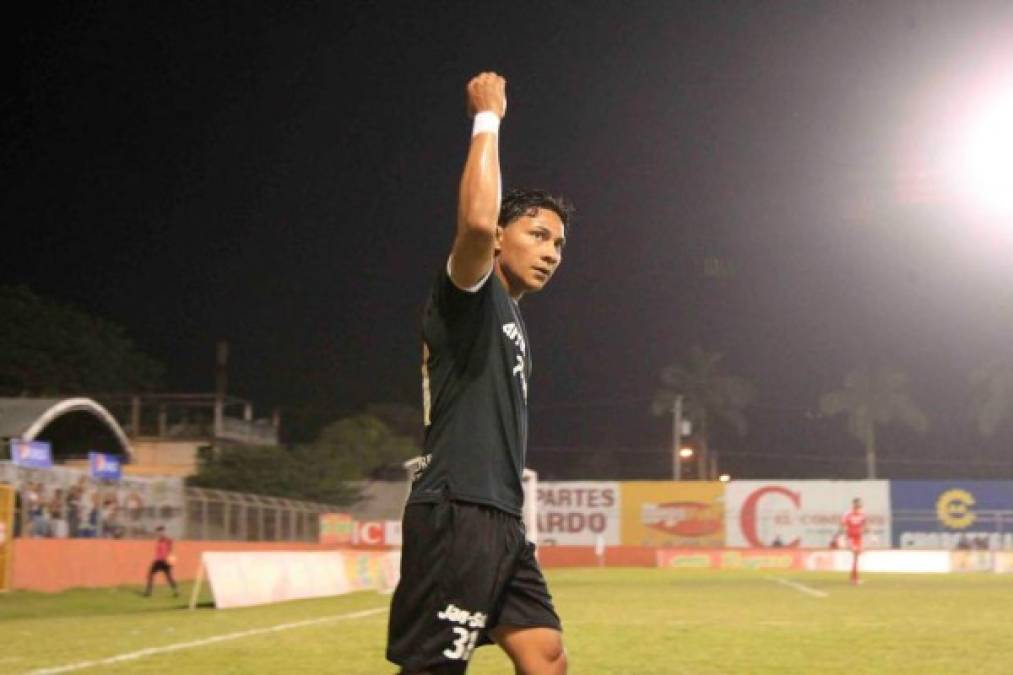 Carlos Sánchez: Lateral izquierdo del Honduras Progreso, donde es titular indiscutible.