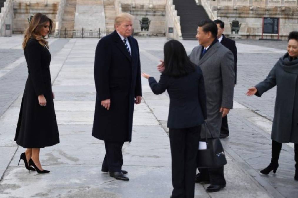 El presidente Xi Jinping y su esposa Madame Peng Liyuan recibieron al presidente Trump y a Melania en la Ciudad Prohibida.