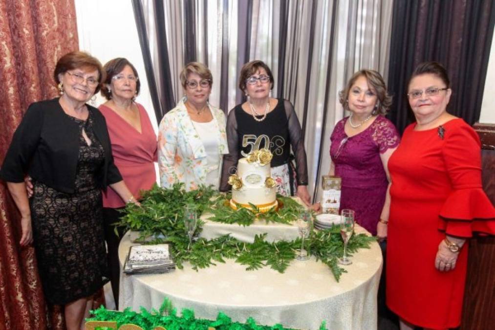 Isabel Tejada, Mercy y María Bardales, María Martínez, Geraldina Ortega y María Alvarado.