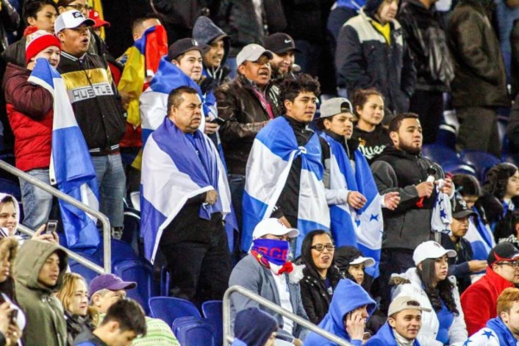 Una gran número de aficionados hondureños llegó al estadio del Red Bull Arena.