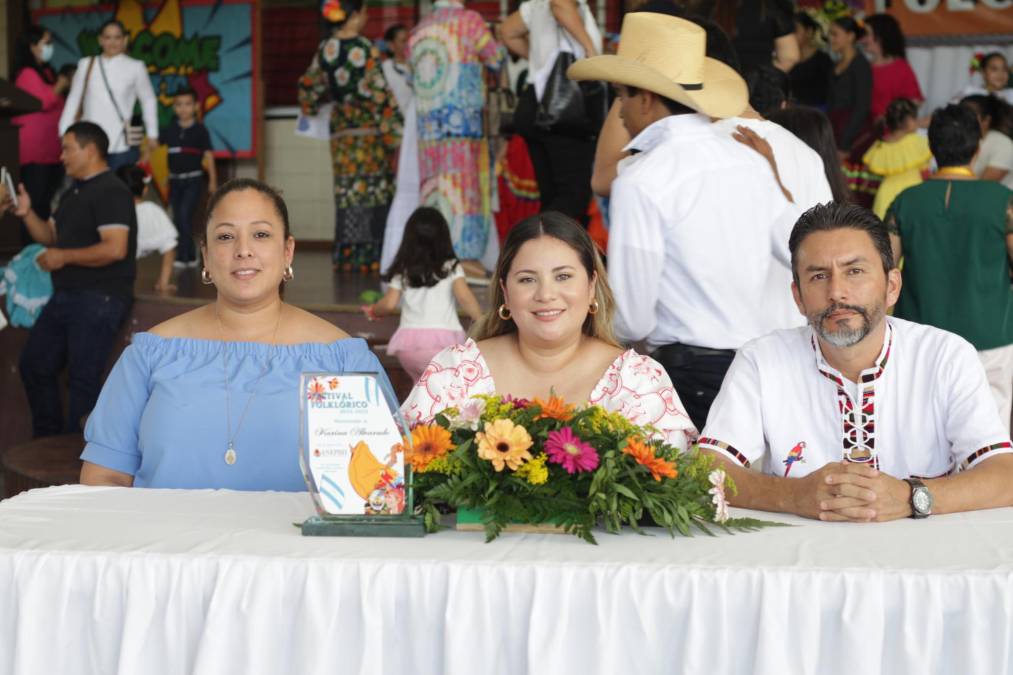 Marijosse Sánchez, Ana Karina Reyes y Eddie Alvarado conformaron la mesa principal