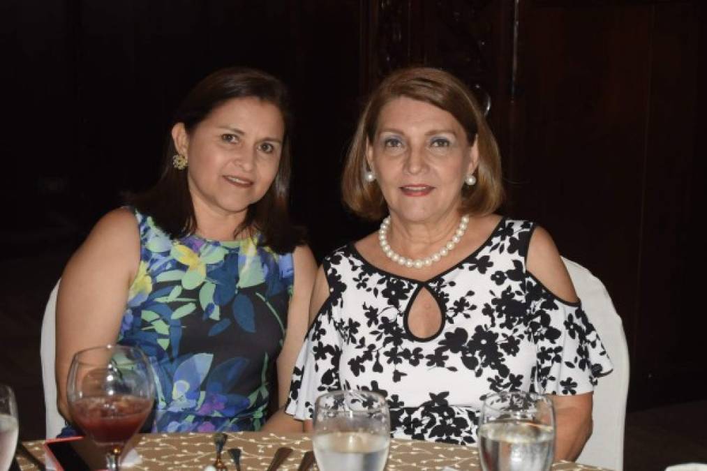 Maritza Villela y Margarita Kattán.