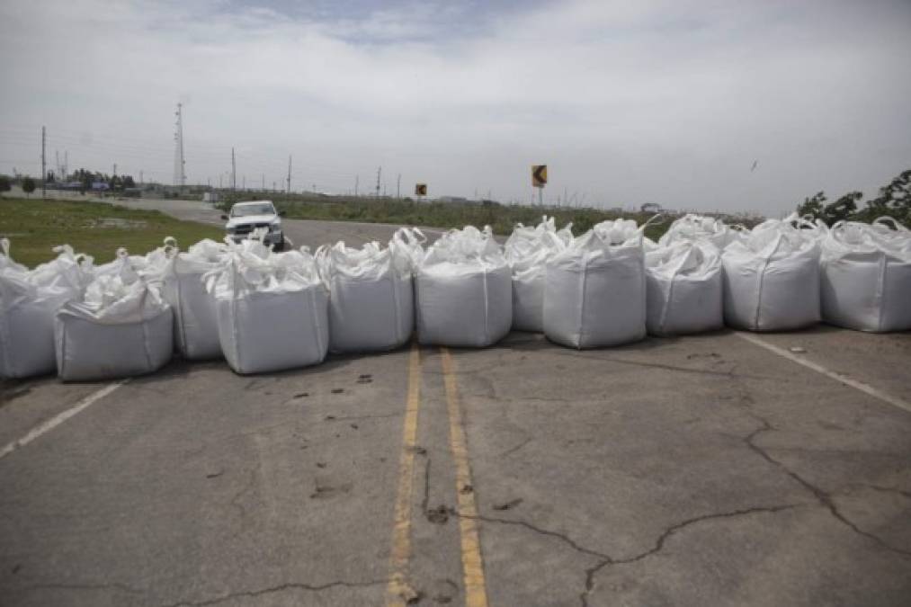 El presidente de Estados Unidos, Donald Trump, declaró el jueves el estado de emergencia en la zona, para desbloquear fondos y permitir que las agencias federales participen en las labores. <br/><br/>Se han emitido órdenes de evacuación para la península al sur de Nueva Orleans y 'más de 300 autobuses están listos para llevar a las personas a refugios', dijo Edwards.