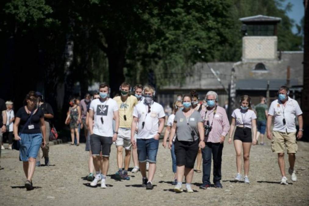 Alemania: El 23 de junio se anunciaron dos reconfinamientos locales de una semana, que afectaron a más de 600.000 personas en dos cantones vecinos, Gütersloh y Warendorf. En el primero, las medidas se prorrogaron hasta el 7 de julio. Ya se había decidido un reconfinamiento el 18 de mayo en el cantón de Coesfeld.