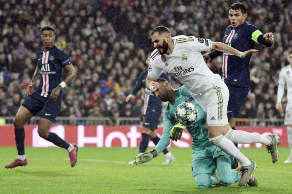 Pese a recibir dos goles en el partido, Keylor Navas se llevó los elogios al detener varios ataques del Real Madrid.