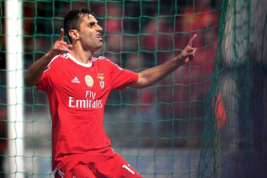 Jonas Gonçalves, con el tanto logrado ante el Belenenses, continua siendo una amenaza para las aspiraciones de Higuaín. El brasileño del Benfica llegó a 23 goles en 21 partidos y suma 46 puntos.