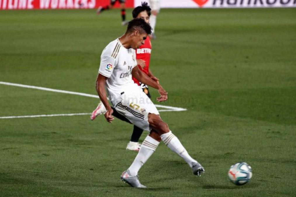 Raphael Varane - El francés se mantiene en la zona central de la defensa del Real Madrid. Hoy no tendrá a Sergio Ramos a su lado.