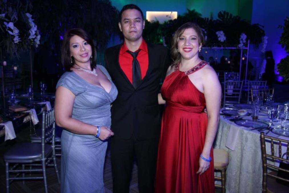Yohana Orellana, Erlyn Reyes y Yadira Pinto.