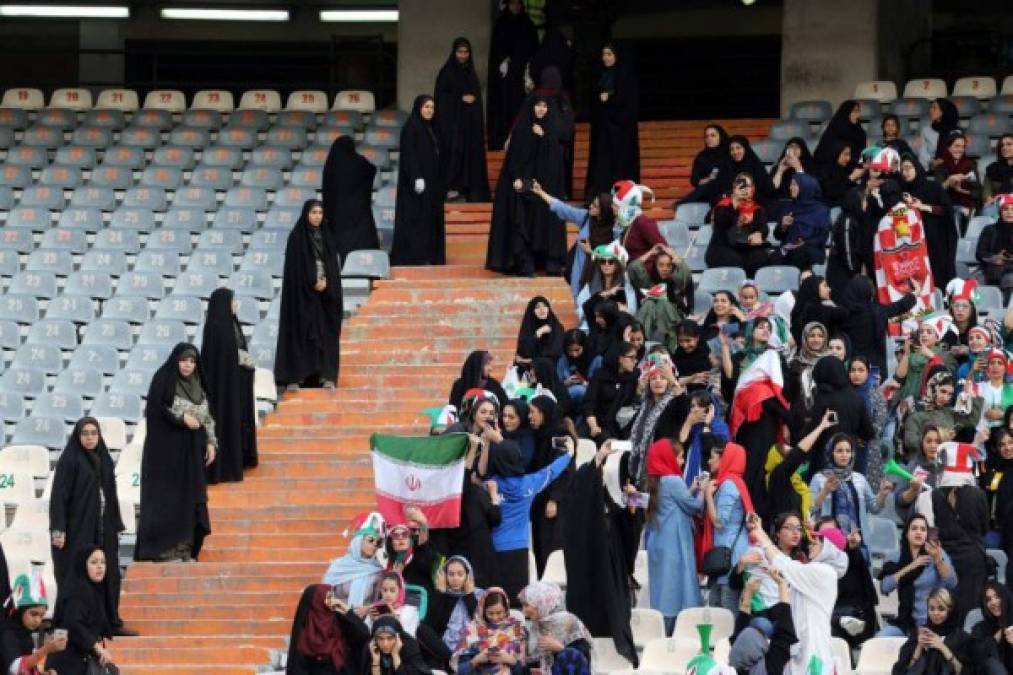 Las mujeres de Irán tenían 40 años de no poder ingresar a un estadio de fútbol para presenciar un partido y este día han hecho historia.