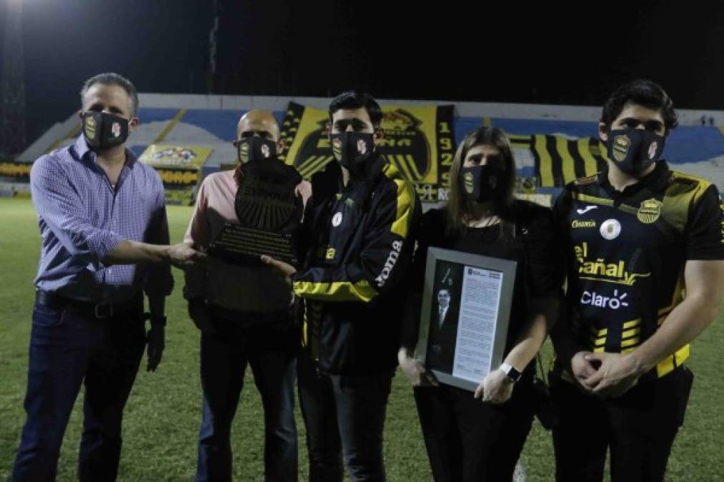 El Real España dio un sentido homenaje a Mario Kafati, ex vicepresidente del equipo aurinegro, que falleció a finales de enero.