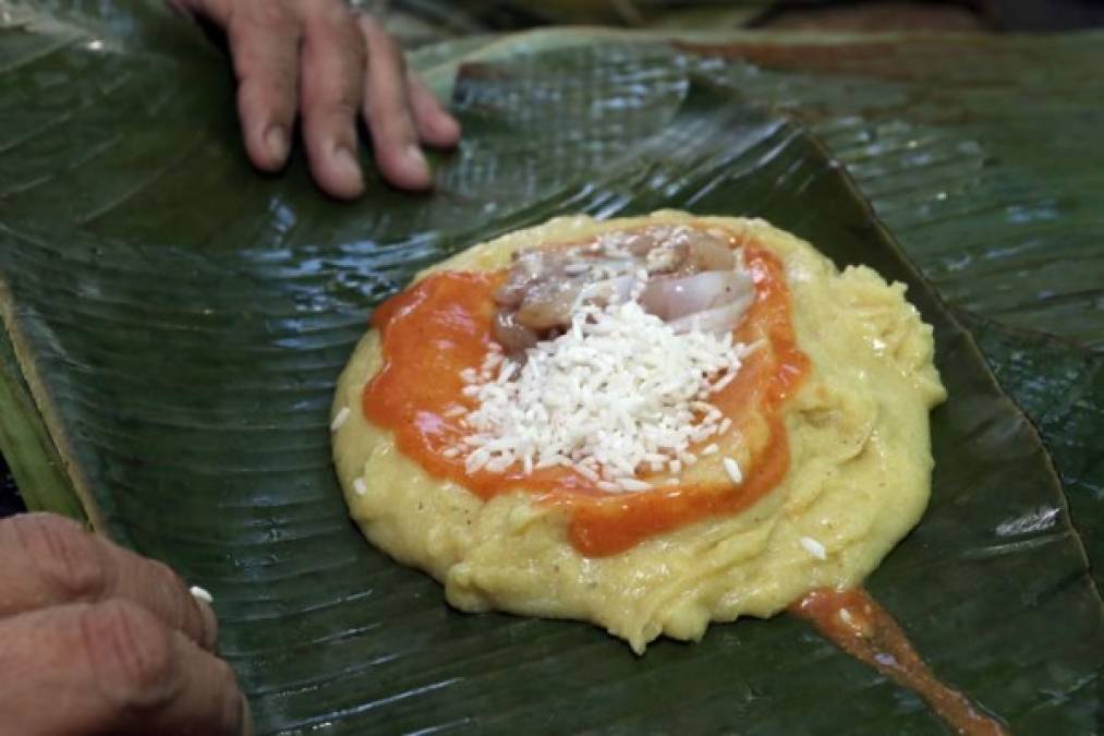 También hay quienes compran tamales en este lugar para revender.